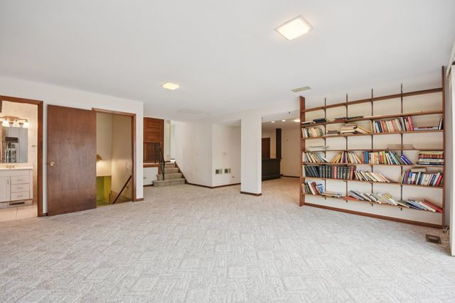 226 White Fawn Trail, Downers Grove, IL 60516