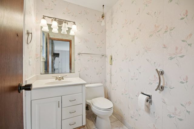 226 White Fawn Trail, Downers Grove, IL 60516