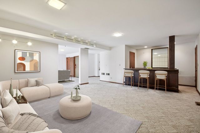 226 White Fawn Trail, Downers Grove, IL 60516