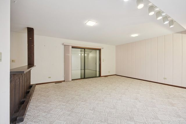 226 White Fawn Trail, Downers Grove, IL 60516