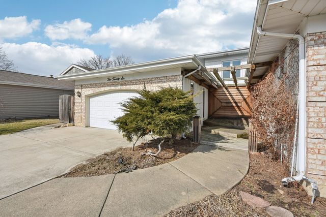 226 White Fawn Trail, Downers Grove, IL 60516