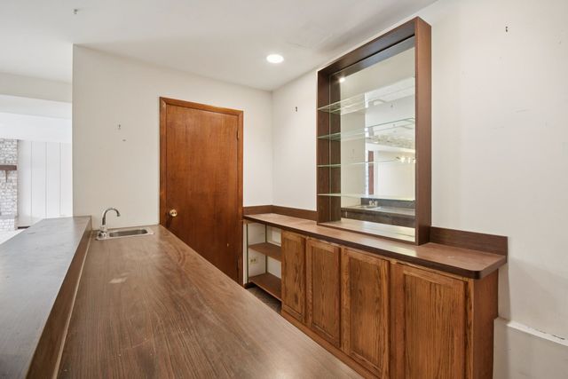 226 White Fawn Trail, Downers Grove, IL 60516