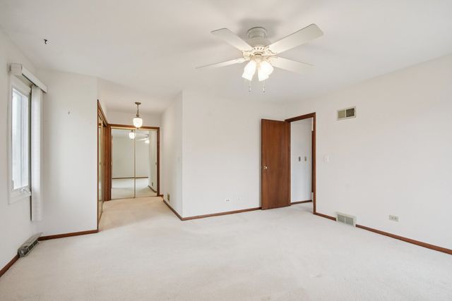 226 White Fawn Trail, Downers Grove, IL 60516