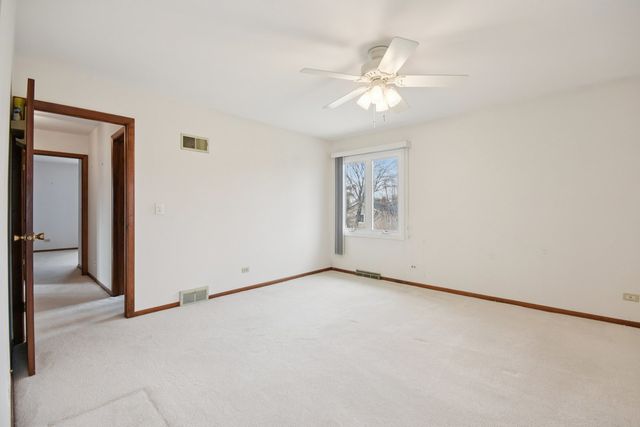 226 White Fawn Trail, Downers Grove, IL 60516