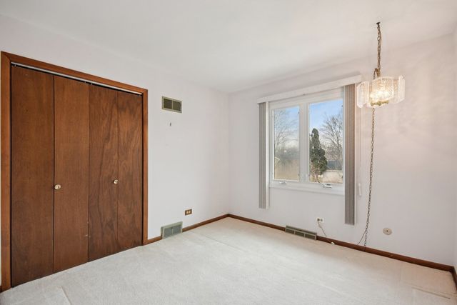 226 White Fawn Trail, Downers Grove, IL 60516