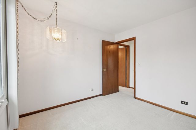 226 White Fawn Trail, Downers Grove, IL 60516