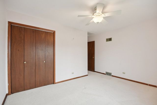 226 White Fawn Trail, Downers Grove, IL 60516