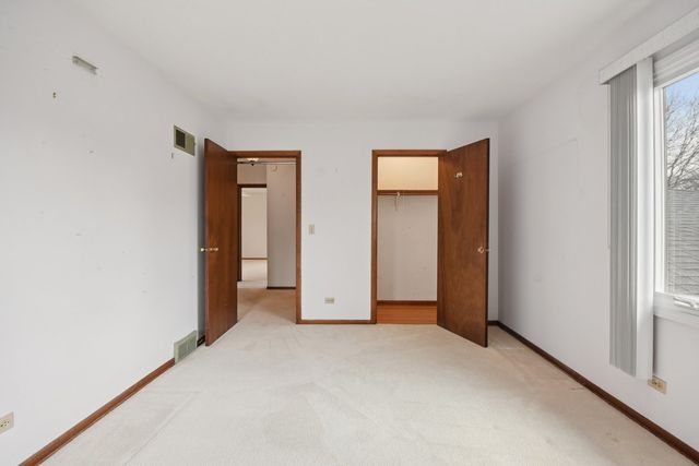 226 White Fawn Trail, Downers Grove, IL 60516