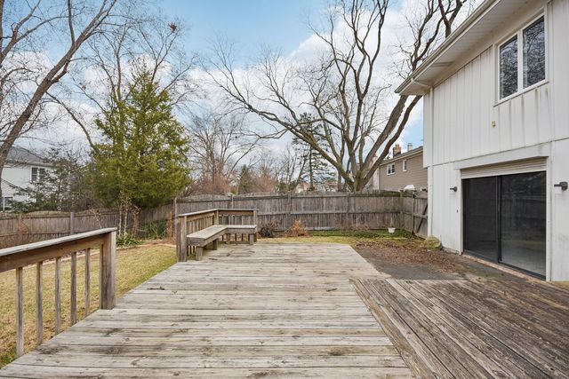 226 White Fawn Trail, Downers Grove, IL 60516