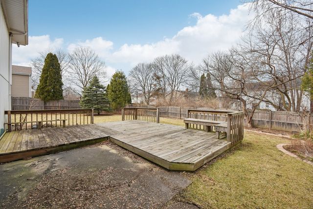 226 White Fawn Trail, Downers Grove, IL 60516