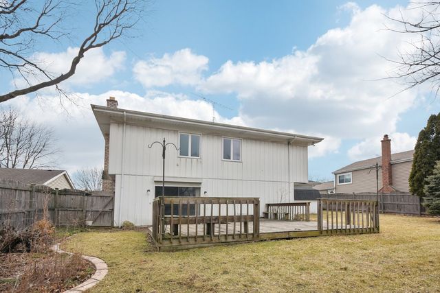 226 White Fawn Trail, Downers Grove, IL 60516