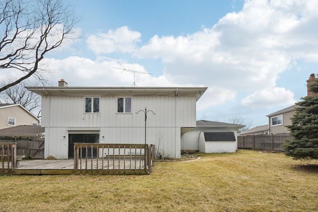 226 White Fawn Trail, Downers Grove, IL 60516