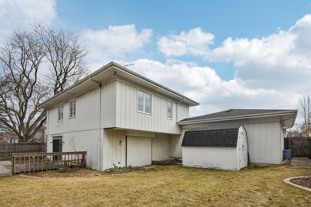 226 White Fawn Trail, Downers Grove, IL 60516