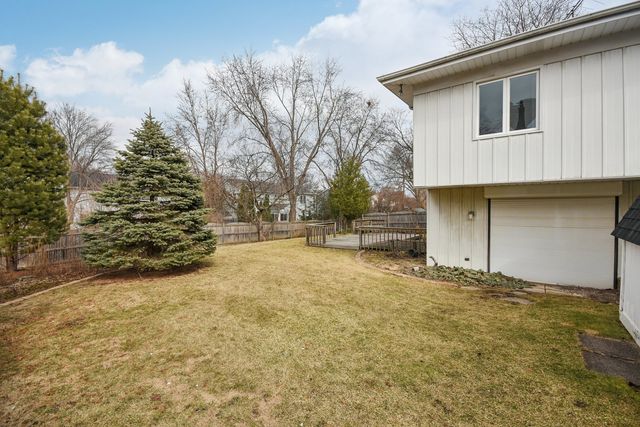 226 White Fawn Trail, Downers Grove, IL 60516
