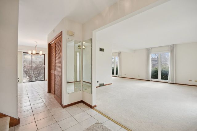 226 White Fawn Trail, Downers Grove, IL 60516