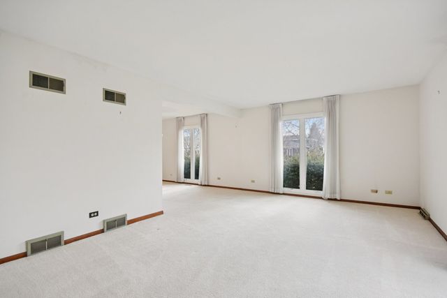 226 White Fawn Trail, Downers Grove, IL 60516