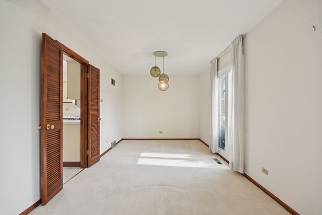 226 White Fawn Trail, Downers Grove, IL 60516