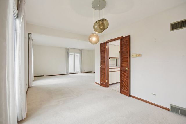 226 White Fawn Trail, Downers Grove, IL 60516