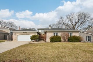 226 White Fawn Trail, Downers Grove, IL 60516