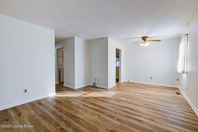 3521 Terrier Ln, Louisville, KY 40218