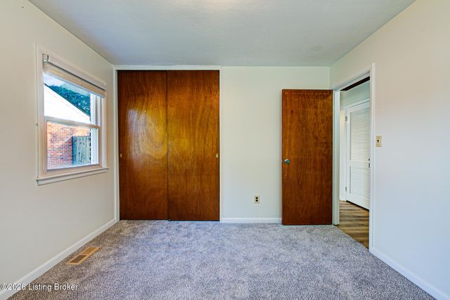 3521 Terrier Ln, Louisville, KY 40218