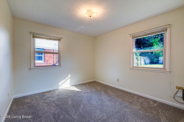 3521 Terrier Ln, Louisville, KY 40218