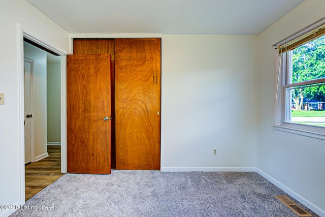 3521 Terrier Ln, Louisville, KY 40218