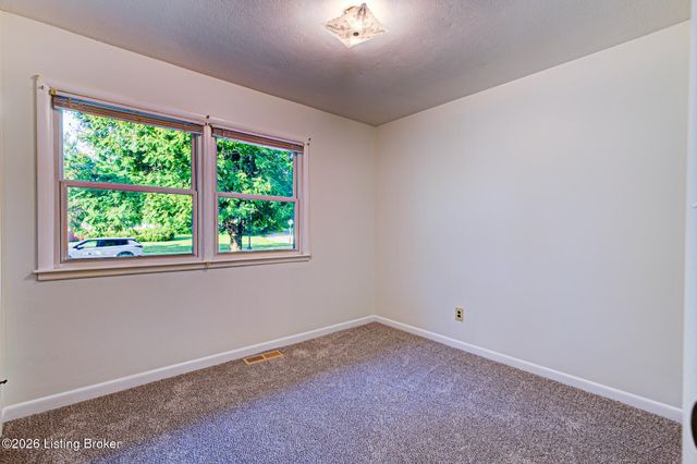3521 Terrier Ln, Louisville, KY 40218
