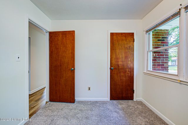 3521 Terrier Ln, Louisville, KY 40218