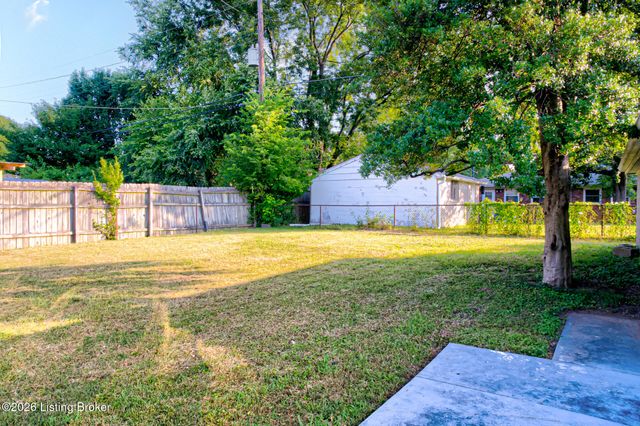 3521 Terrier Ln, Louisville, KY 40218