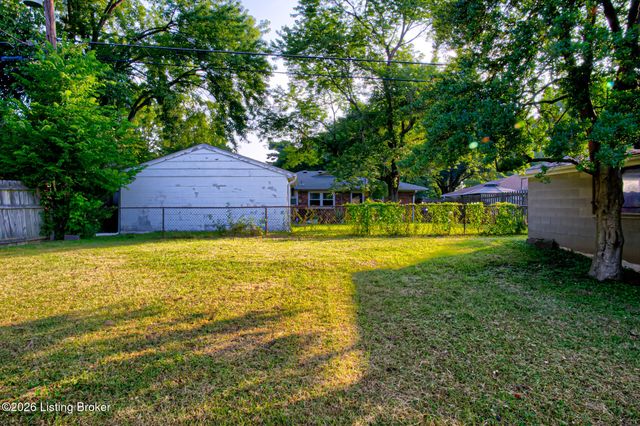 3521 Terrier Ln, Louisville, KY 40218
