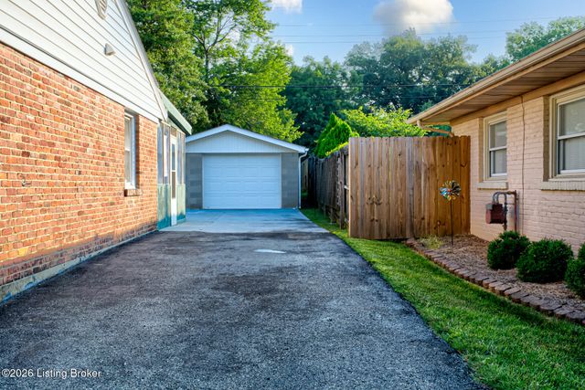 3521 Terrier Ln, Louisville, KY 40218