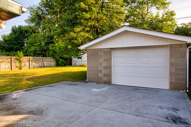 3521 Terrier Ln, Louisville, KY 40218