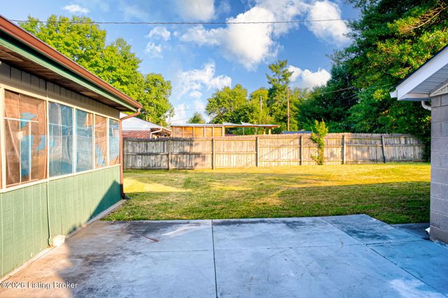 3521 Terrier Ln, Louisville, KY 40218