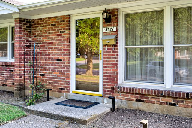 3521 Terrier Ln, Louisville, KY 40218