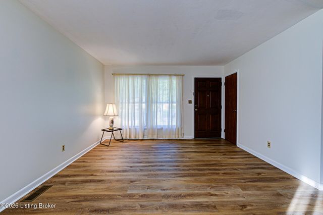 3521 Terrier Ln, Louisville, KY 40218