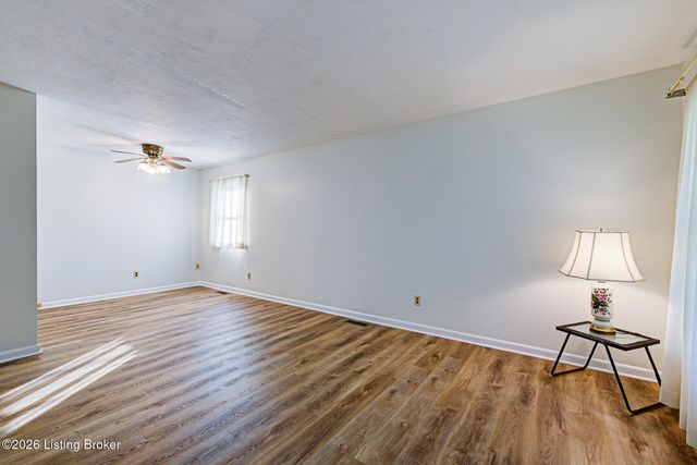 3521 Terrier Ln, Louisville, KY 40218