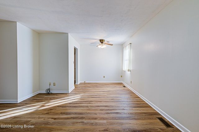 3521 Terrier Ln, Louisville, KY 40218