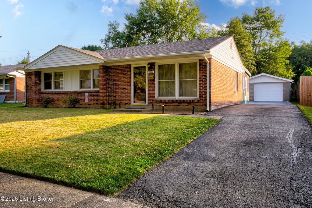 3521 Terrier Ln, Louisville, KY 40218