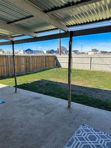 1324 N Creek Drive, Saginaw, TX 76179