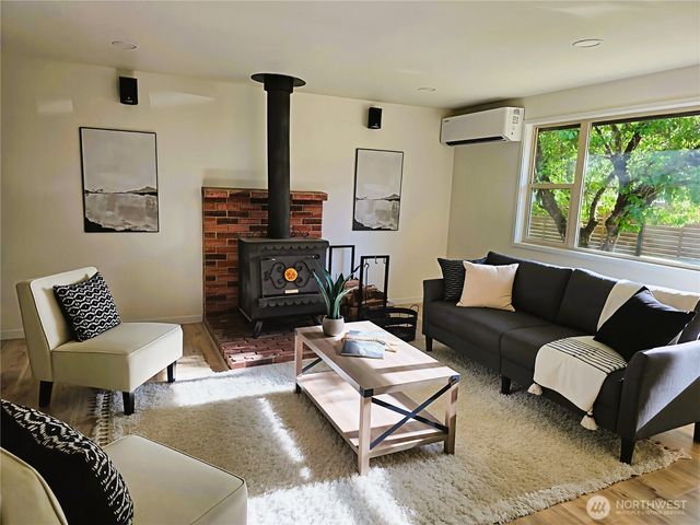 31 SE Campfire Court, Shelton, WA 98584