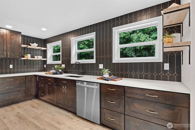 31 SE Campfire Court, Shelton, WA 98584