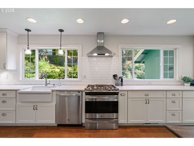 11 EL GRECO St, Lake Oswego, OR 97035