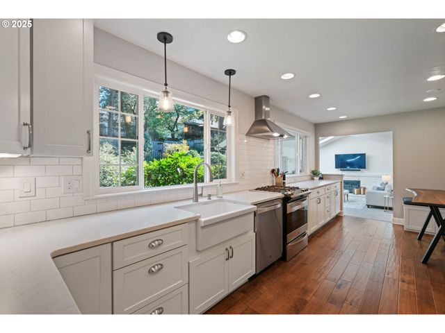 11 EL GRECO St, Lake Oswego, OR 97035
