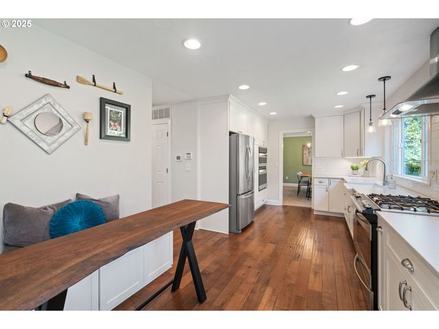 11 EL GRECO St, Lake Oswego, OR 97035