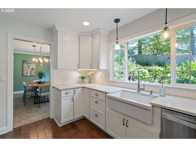11 EL GRECO St, Lake Oswego, OR 97035