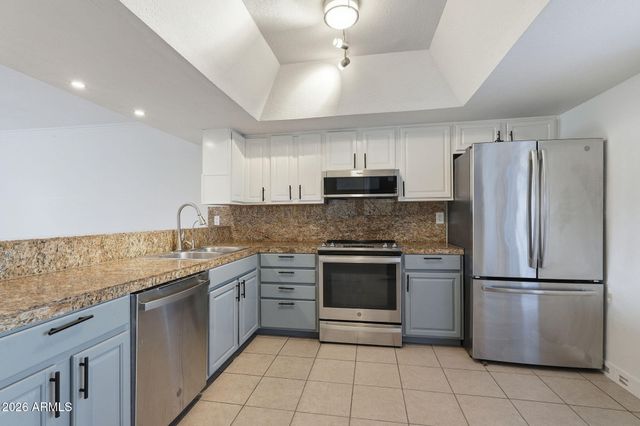 2838 E BECK Lane 2, Phoenix, AZ 85032