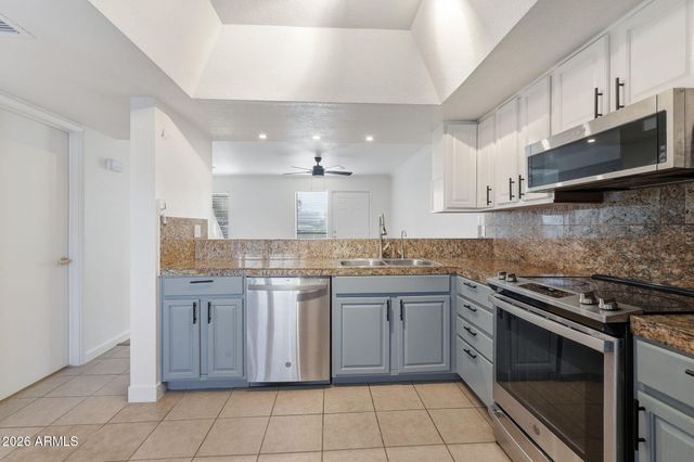 2838 E BECK Lane 2, Phoenix, AZ 85032