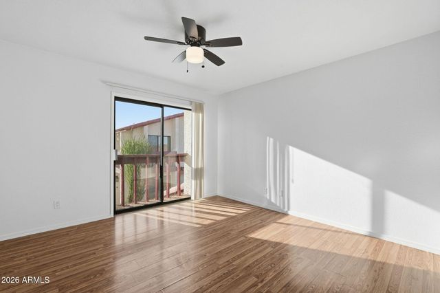 2838 E BECK Lane 2, Phoenix, AZ 85032