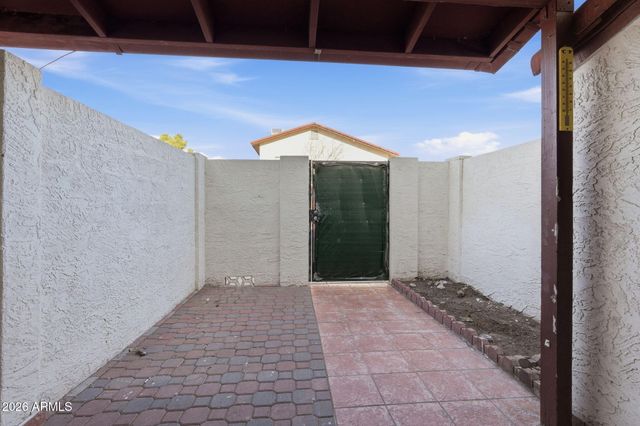 2838 E BECK Lane 2, Phoenix, AZ 85032